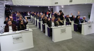 Buca Meclisi AK Parti Grubu'nda “Çatlak” Tartışması: Komisyonda ‘Evet’, Mecliste ‘Ret’