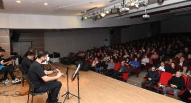 Çiğli’de Mahzuni’nin Türküleri Coşkuyla Yankılandı