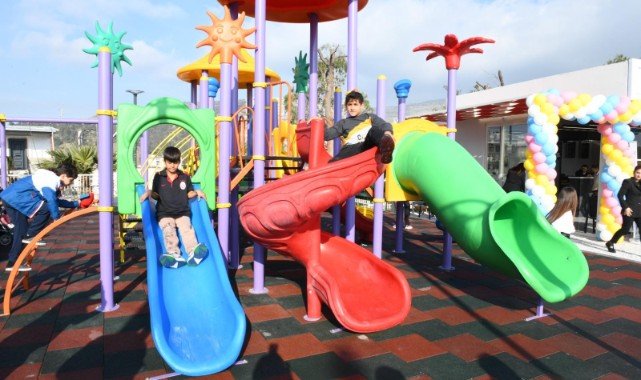 Çiğli’de Yeni Bir Yaşam Alanı: Uğur Mumcu Parkı Açıldı