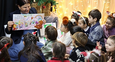 Foça'da Miniklerin Yeni Yıl Coşkusu: Başkan Fıçı'yla kutladılar