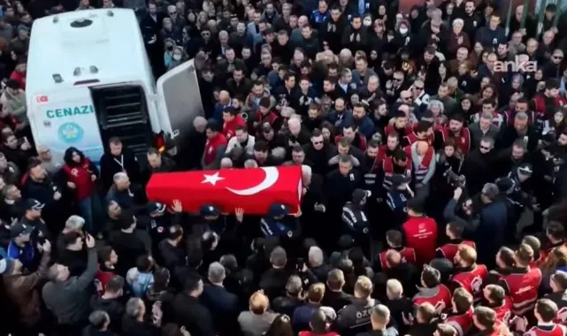 Gülşah Durbay’a Son Veda! Özel ‘Altı Ayda Bir Tabut Bayraklıyoruz’ Diyerek Gözyaşlarına Boğuldu