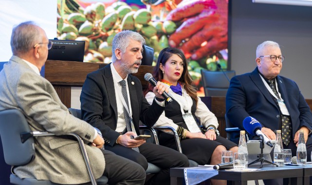 İzmir’de kooperatifçiliğe mercek tutuldu