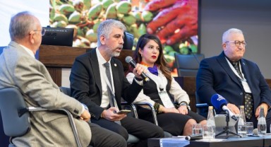 İzmir’de kooperatifçiliğe mercek tutuldu