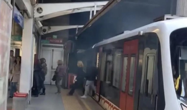 İzmir’de metro vagonu raydan çıktı