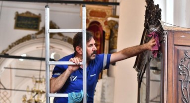 İzmir’in ibadethaneleri pırıl pırıl