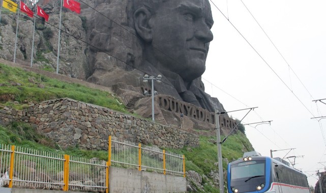 İzmir'in ulaşım politikası: 471 hat, 90 dakika, tek ücret