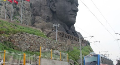 İzmir'in ulaşım politikası: 471 hat, 90 dakika, tek ücret