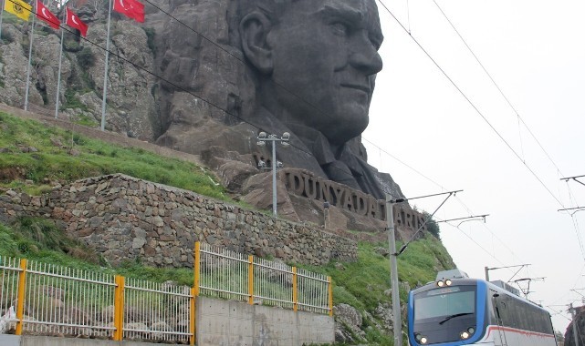 İzmir'in ulaşım politikası: 471 hat, 90 dakika, tek ücret