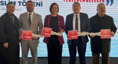 Karabağlar Belediyesi’ne Yeni İş Makinesi Desteği