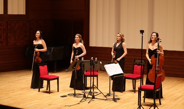 Türk bestecilerinin eserleri ayakta alkışlandı