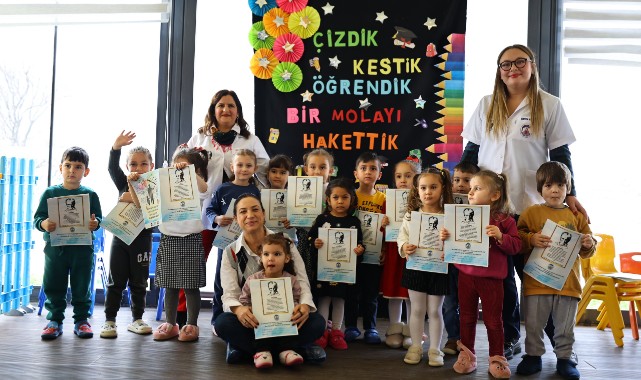 Atatürk’ün İsmi De Resmi De Yüreklerde: Efes Selçuk’tan Örnek Uygulama