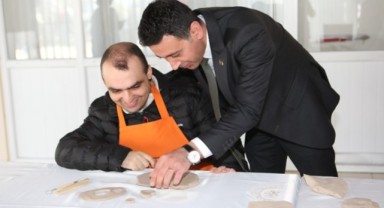Bayraklı Belediyesi’nden Özel Gereksinimli Bireyler İçin Sanat Ve Üretim Odaklı Kurslar
