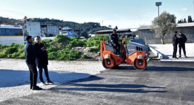 Bornova’da yol seferberliği sürüyor
