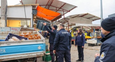 Buca Belediyesi’nden pazar yerlerinde “kayıt dışı” operasyonu