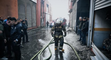 Buca’da depo yangını kısa sürede söndürüldü