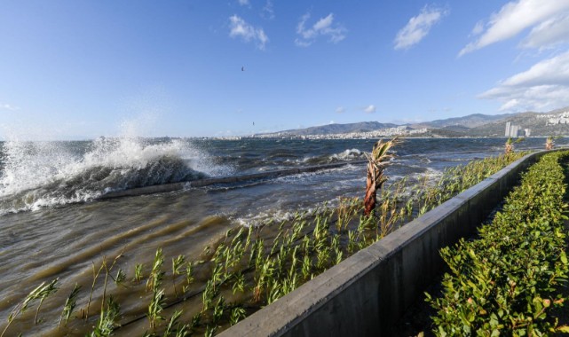 Fırtına duvarı Kordon’u böyle korudu