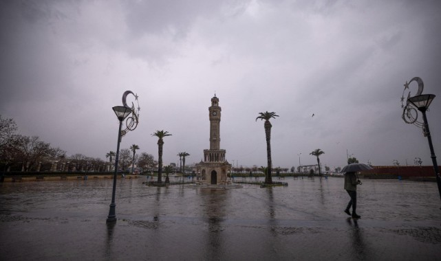 İzmir Büyükşehir Belediyesi ekipleri yağış nöbetinde