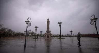 İzmir Büyükşehir Belediyesi ekipleri yağış nöbetinde