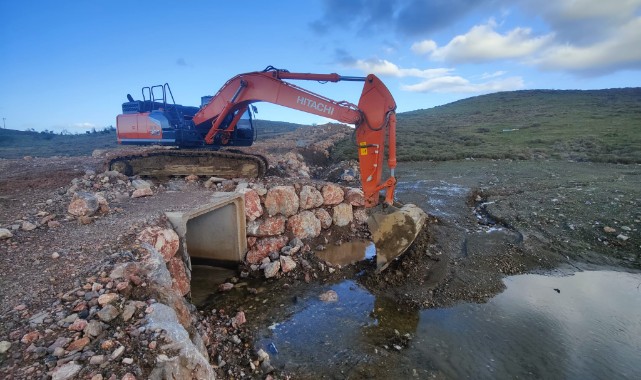 İzmir Büyükşehir Belediyesi ekiplerinden altyapı alanlarında hızlı müdahale
