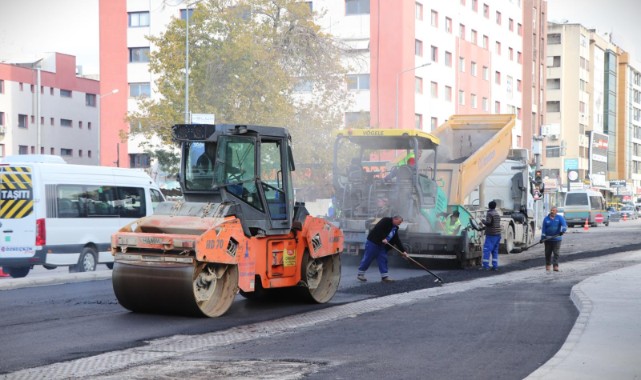 İzmir’de ulaşımı rahatlatan asfalt atağı