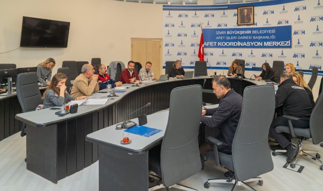 İzmir’de yağış sonrası hasar tespit ve müdahale çalışmaları devam ediyor