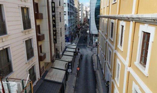 Alsancak’ta altyapısı tamamlanan sokaklar asfaltlanıyor