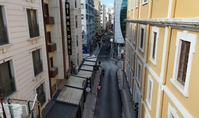 Alsancak’ta altyapısı tamamlanan sokaklar asfaltlanıyor