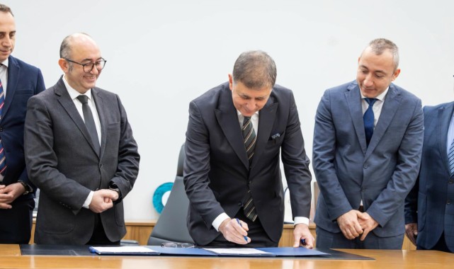 Başkan Tugay'dan İzmir Büyükşehir Belediye Binası için tarihi imza