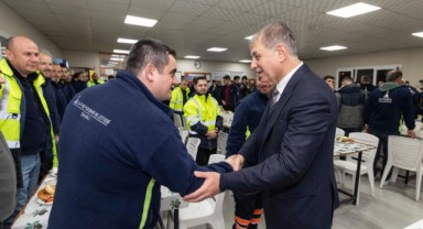 Başkan Tugay, mesaiye emekçi ile başladı