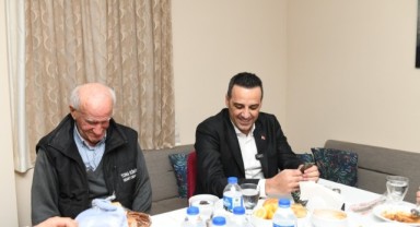 Başkan Yıldız'dan Vefa Sofrası: Sabri Amca İlk İftarda Yalnız Değildi