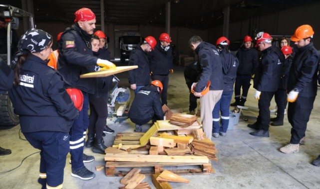 Bayraklı Belediyesi Arama Kurtarma Ekipleri AFAD Eğitimini Tamamladı