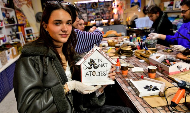 Bornova’da gençler atıkları sanata dönüştürdü