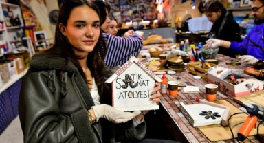 Bornova’da gençler atıkları sanata dönüştürdü