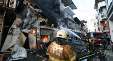 Buca'da iş yeri yangını panik yarattı