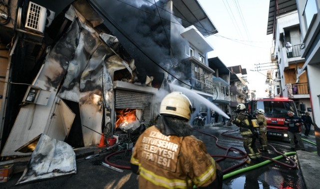 Buca'da iş yeri yangını panik yarattı
