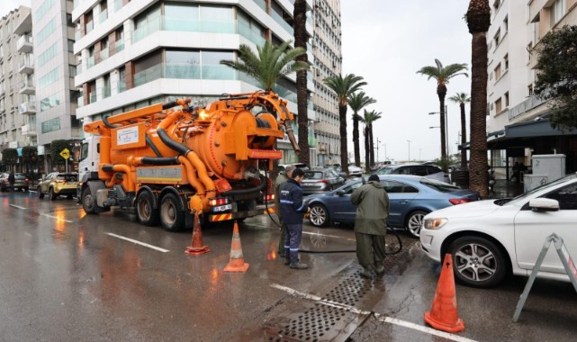 Büyükşehir ekipleri sağanak yağış nedeniyle seferber oldu
