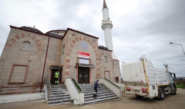 Çeşme Belediyesinden Ramazan öncesi camilerde kapsamlı temizlik