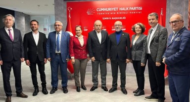 CHP İzmir'de eski ilçe başkanlarıyla toplantı