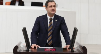 CHP’li Deniz Yücel; “MEB’in Görevi Cumhurbaşkanı Sevgisini Ölçmek Mi?”