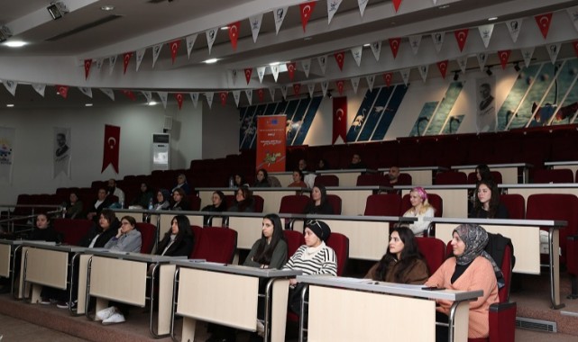 Çiğli'de İstihdam Garantili Kurslara Yoğun İlgi