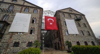 El koyma girişimine en güçlü yanıt: Meslek Fabrikası'na Ata'nın imzaladığı belgenin görselleri asıldı