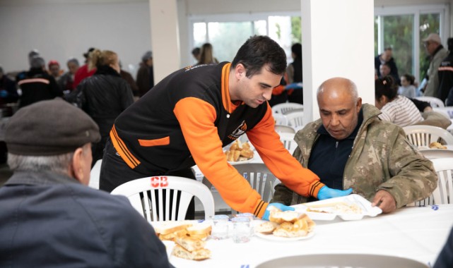 Güzelbahçe'de ilk iftar sofrası kuruldu