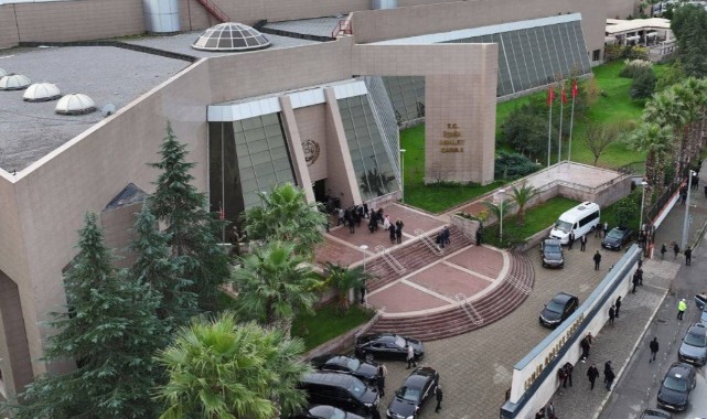 İZBETON davasında ikinci duruşma başladı: 44 sanık hakim karşısında