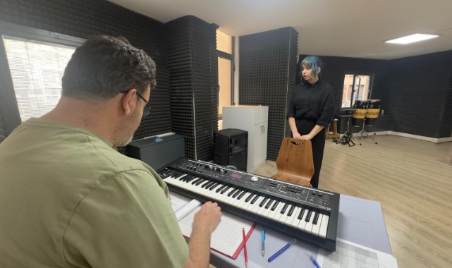 İzmir Büyükşehir Belediyesi gençlerin sanat yolculuğunu destekliyor