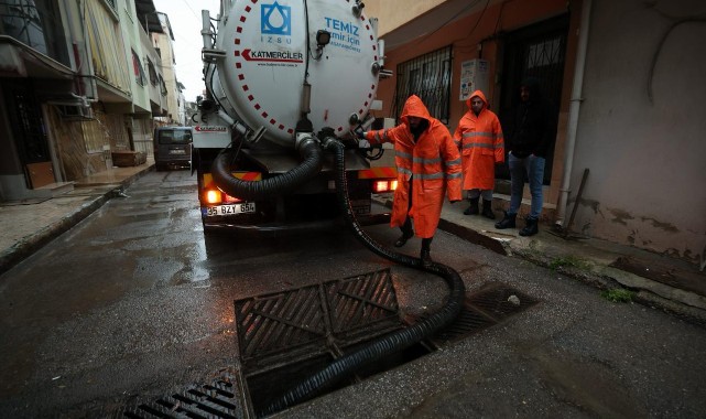 İzmir’de sağanak yağışa tam kadro anlık müdahale