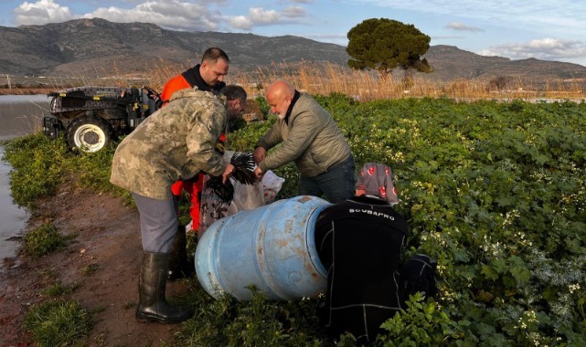 İzmir İtfaiyesi sessiz canlar için zamanla yarıştı