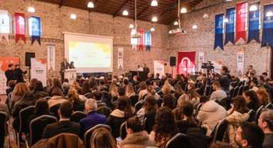 “İzmir Seninle” ile gençlere güçlü kariyer köprüsü