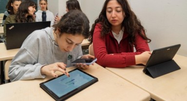 İzmirli öğrencilere yapay zekâ destekli matematik