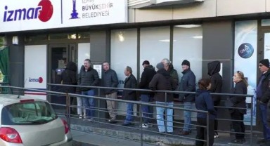 İzmirliler ramazan alışverişi için İZMAR'a yöneldi: 'Dışarıda marketlere girilecek gibi değil'
