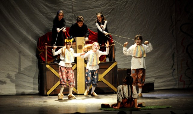 Karşıyaka Belediye Tiyatrosu’ndan iki yeni oyun